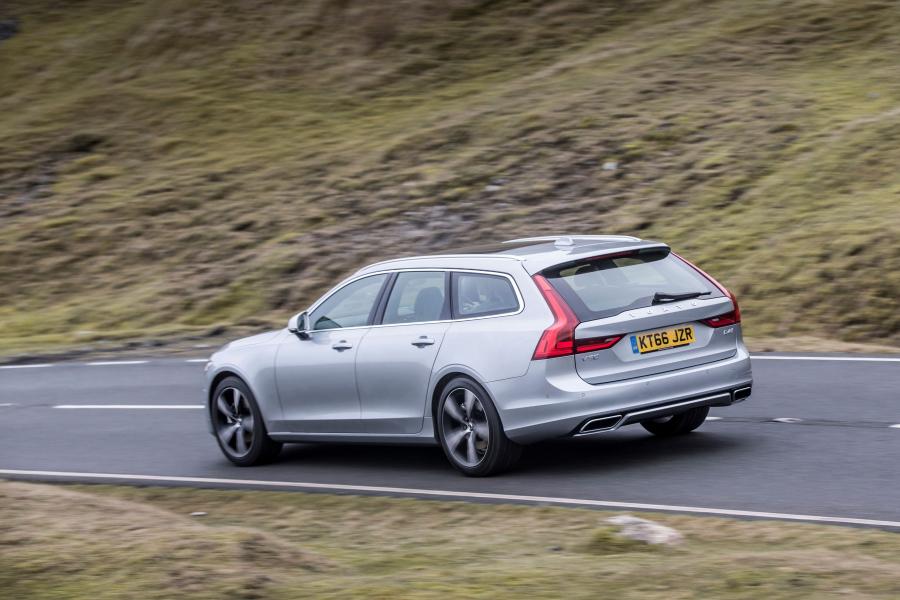  Volvo V90 D4 R-Deisgn 2017 года  (UK) (фото 25 из 40)
